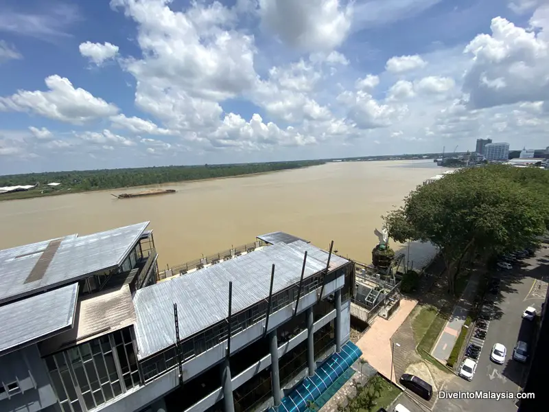 Kingwood Hotel Sibu Tower A Deluxe Room Bathroom view of the river