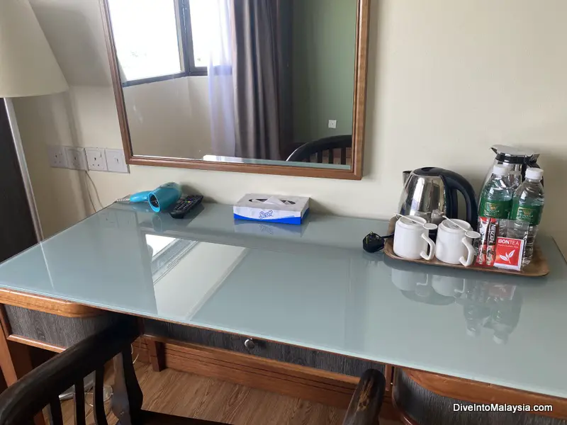 Kingwood Hotel Sibu Tower A Deluxe Room Desk area with tea and coffee making facilities