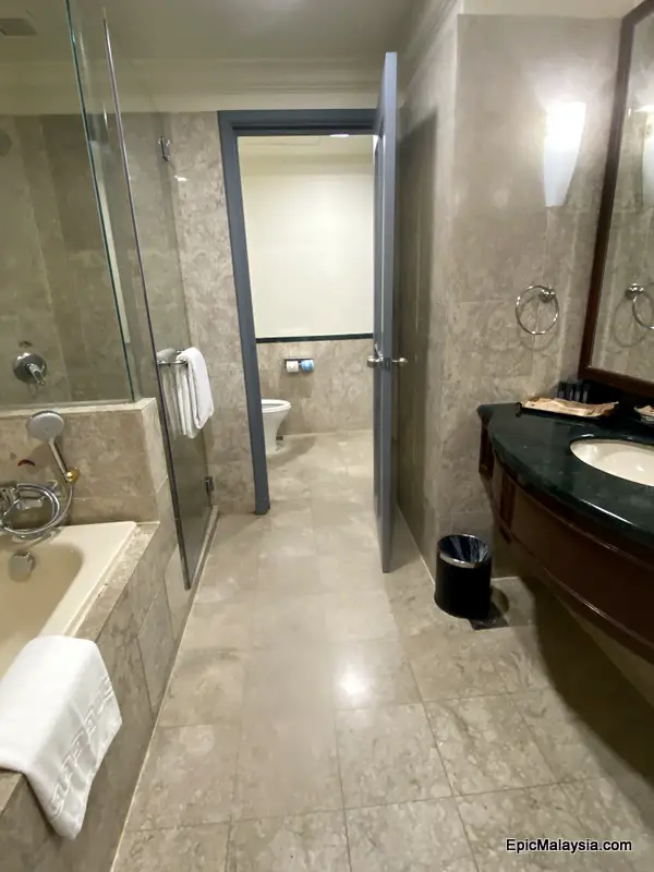 Berjaya Times Square Hotel superior room bathroom