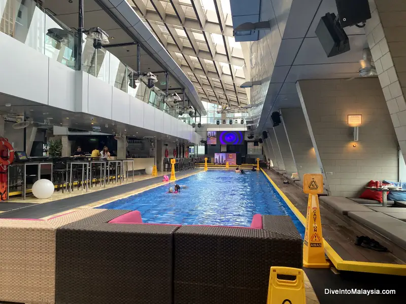 Traders Hotel KL reviews skybar and pool