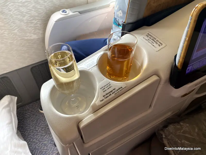 Emirates business class Boeing 777-300 champagne