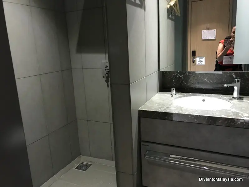 bathroom inside private resting suite plaza premium transit hotel klia2