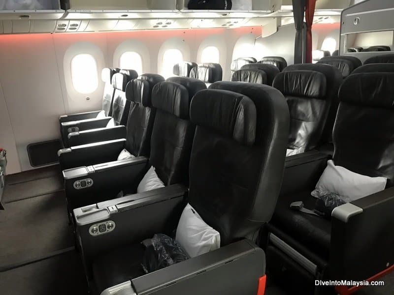 Part of the Jetstar business class cabin. There are two more seats on the side where I am standing