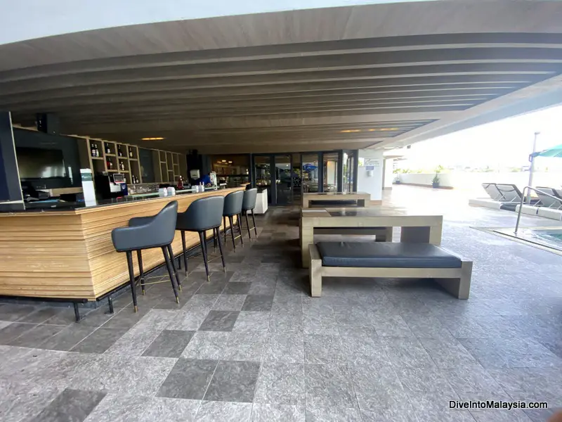Le Méridien Kota Kinabalu Azure Pool Bar & Café
